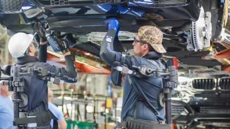 Exoskelett für den Oberkörper, BMW Group Werk Spartanburg, via BMW Group, March 2017