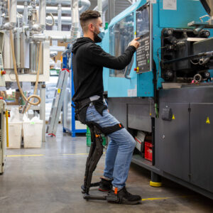 noonee chairless chair in context of modern manufacturing